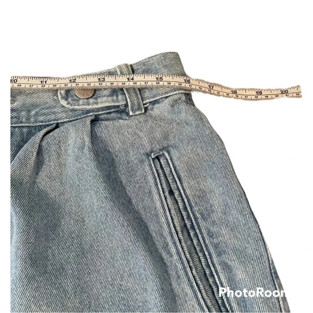 VINTAGE‎ The Limited High Rise shorts with pleated detail in front. - Picture 4 of 9